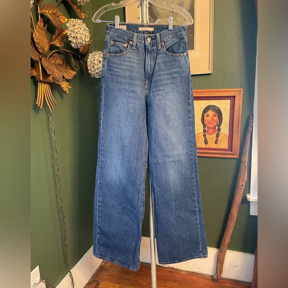 Levi’s Premium Ribcage Wide Leg denim jeans, size 25